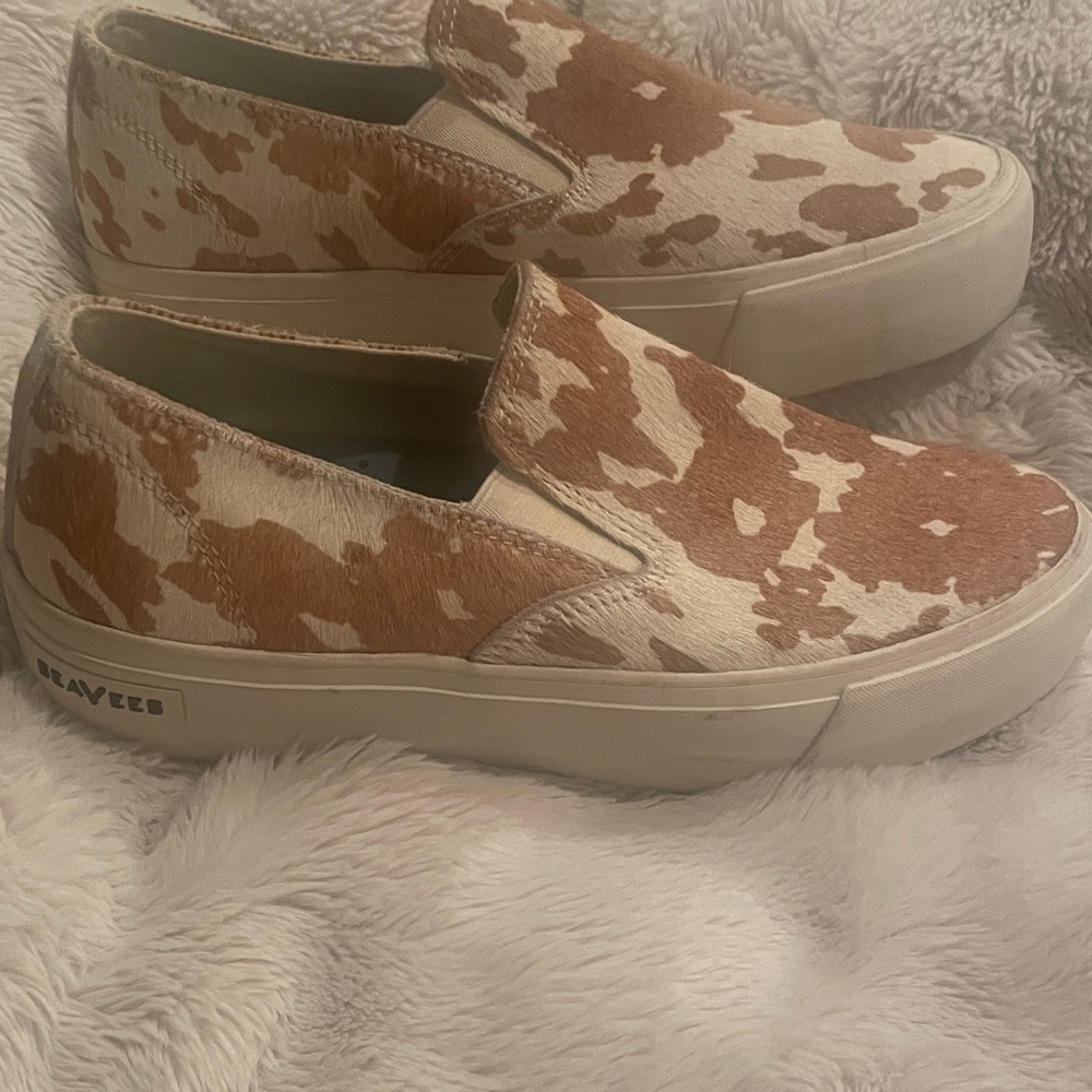 SeaVees Cream Fuzzy Slide Sandals